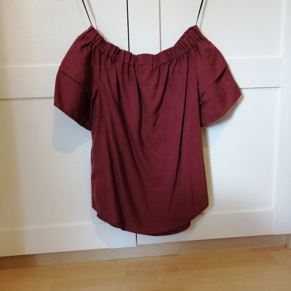 H&M Off-The-Shoulder w/ Ruffle Sleeves Top - Picture 3 of 4
